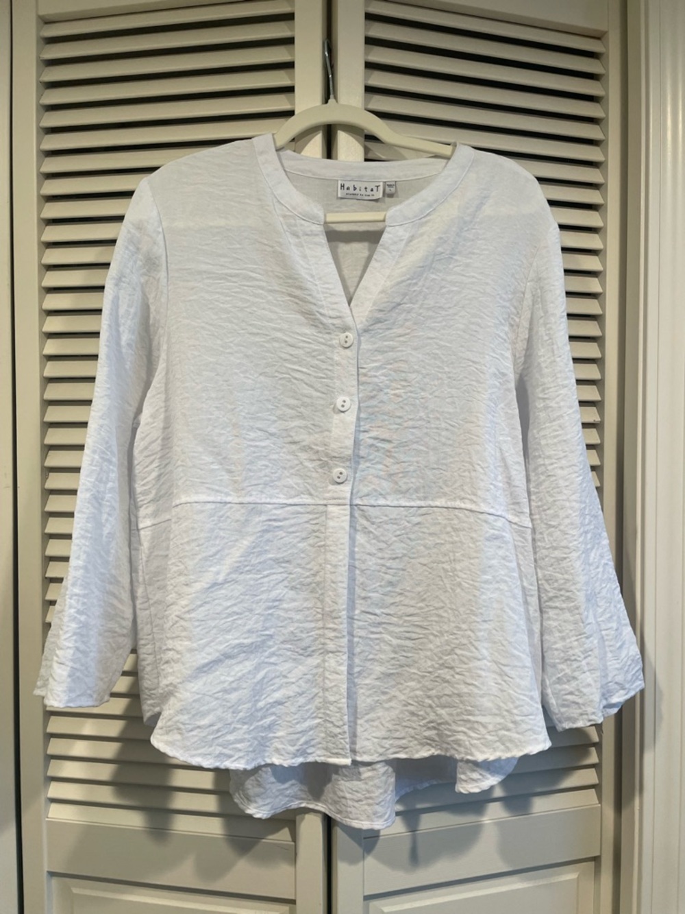 Habitat White Textured Button-Front V-Neck Blouse - Size L
